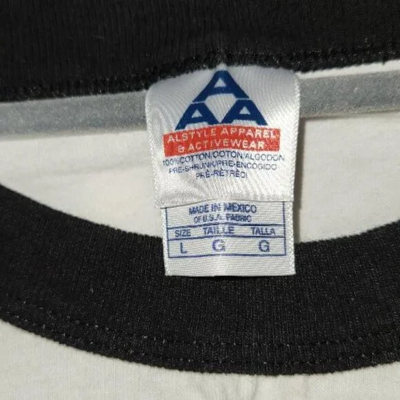 Graphic T-shirt that reads "I ❤️ My Weiner" - Picture 3 of 3